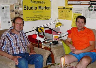 Im Studio Merten (v.l.): Moderator Otto Ganser mit Radioarchiv-Initiator Andreas Knedlik. Foto: Studio Merten