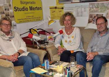 Im Radio Studio Merten (v.l.): Heidi Wölle-Horst, Monica Weiß und Otto Ganser