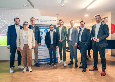 Unter den Teilnehmenden waren auch Bürgermeister Christian Mandt (links) und Wirtschaftsförderer Sebastian Römer (3.v.r.). Foto: Eric Bubacz