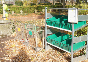 Sammelkisten auf dem Bornheimer Friedhof