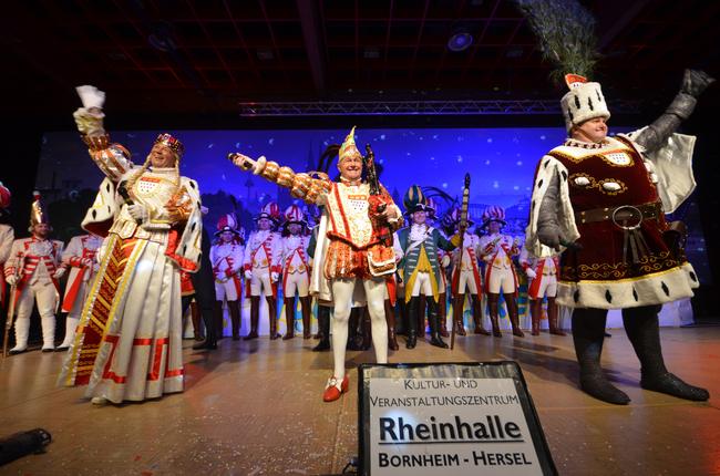 Der Auftritt des Kölner Dreigestirns ist die größte von zahlreichen Überraschungen beim 52. Tollitätentreff der Stadt Bornheim