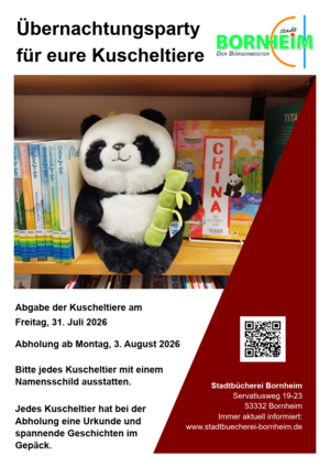 Das Bild zeigt das Plakat für die Veranstaltung "Übernachtungsparty für eure Kuscheltiere". Es zeigt ein Kuscheltier eines Panda-Bären, das in einem Bücherregal mit Reiseführern für Kinder sitzt.