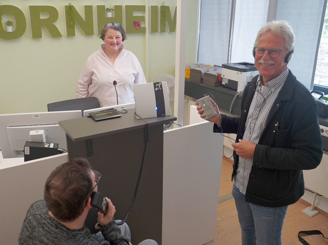 Testen die Reichweite des Senders (v.r.): Udo Klein, Christoph Janicke und Susanne Vogel