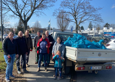 Amt für Umwelt, Klimaschutz und Stadtgrün sammelt beträchtliche Müllmenge an Kardorfer Stadtbahn-Station
