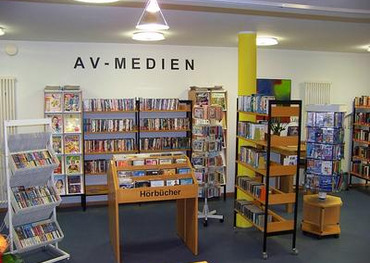 Die Stadtbücherei verfügt über eine große Auswahl an Medien aller Art 