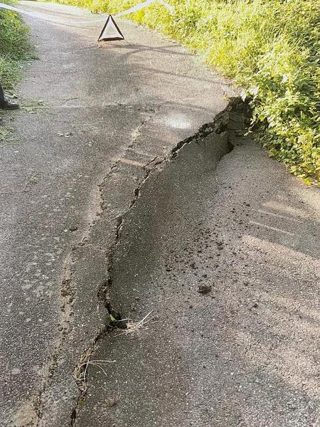 Die Aeltersgasse in Bornheim war nach Unterspülung unbefahrbar