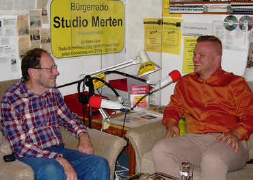 Dominik Pinsdorf (rechts) im Gespräch mit Moderator Otto Ganser. Foto: Studio Merten
