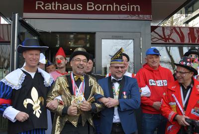 Die Hausherren wollen an Weiberfastnacht das Rathaus verteidigen