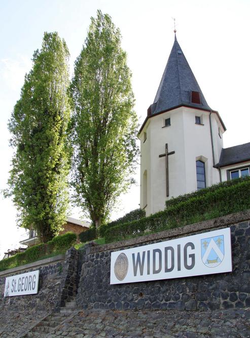 Die Kirche Sankt Georg vom Rheinufer aus gesehen. FOTO: LUTZ REICHSTEIN